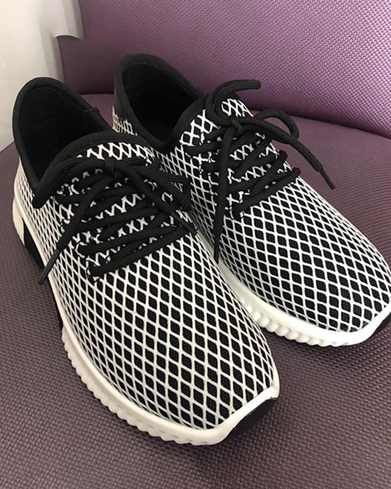 Breathable sneakers